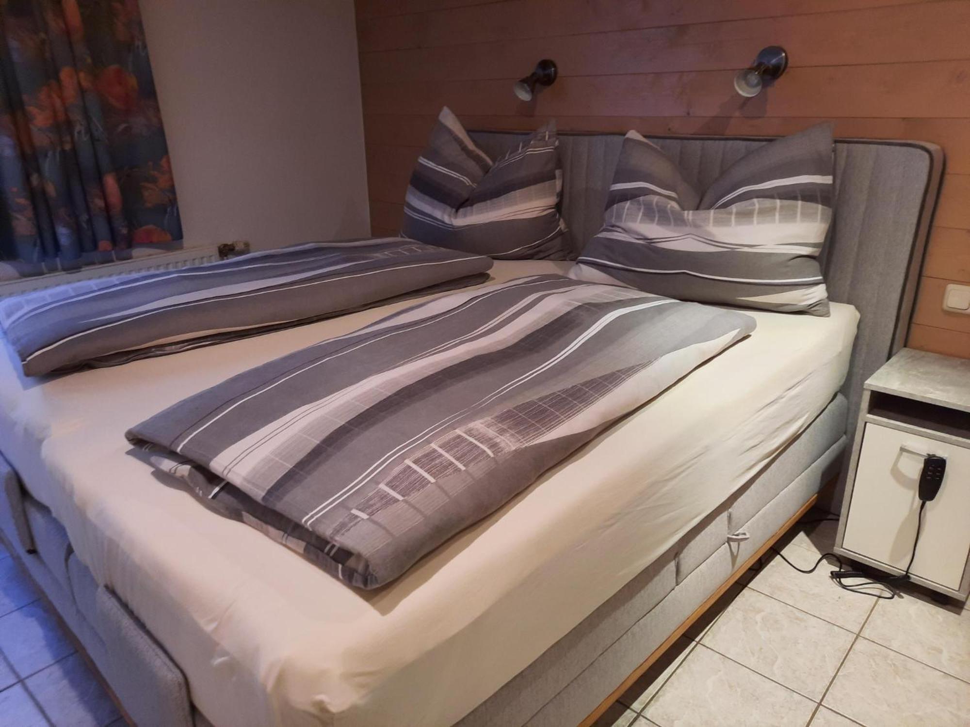 Gasthof Erzherzog Rainer - Zimmer Und Ferienwohnung Kössen Quarto foto